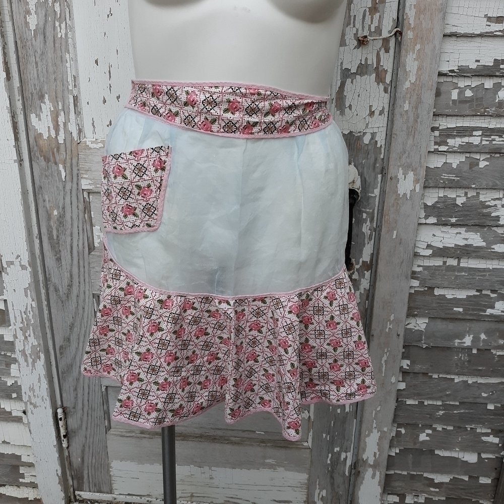 🌟 Vintage floral and sheer apron
